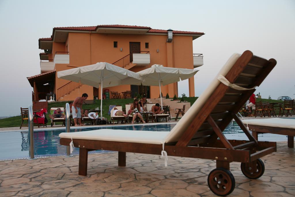 Petrinos Lofos Hotel Mandra  Exterior photo