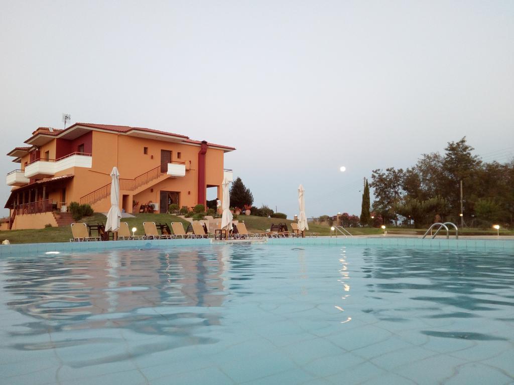 Petrinos Lofos Hotel Mandra  Exterior photo