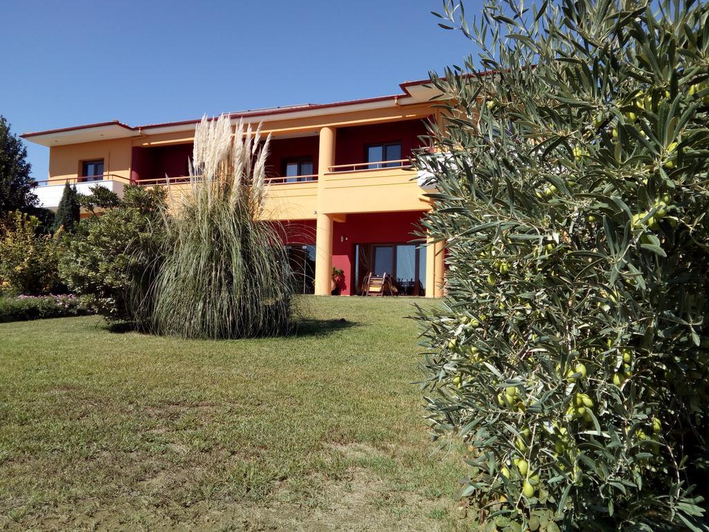 Petrinos Lofos Hotel Mandra  Exterior photo